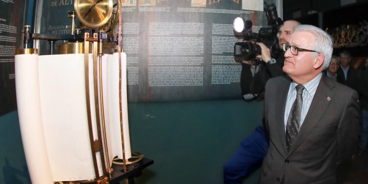 El MARQ recibe la réplica del Mareógrafo Thomson que estuvo operativo en el Puerto de Alicante hasta 1969