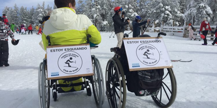 La Diputació de València promociona la práctica del esquí adaptado para personas con diversidad funcional