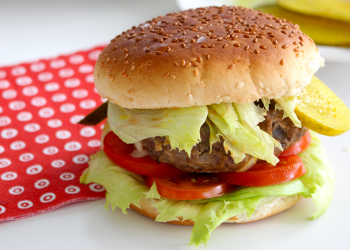 El hombre que acuñó el término “comida basura” lucha por que EEUU coma mejor