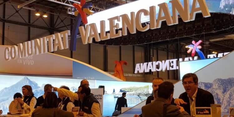 El estand de la Comunitat Valenciana en Fitur se abre al público general tras tres días con más de 2.000 reuniones de empresas del sector turístico