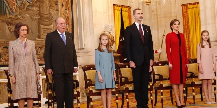 Acto de imposición del Collar de la insigne Orden del Toisón de Oro a Su Alteza Real la Princesa de Asturias