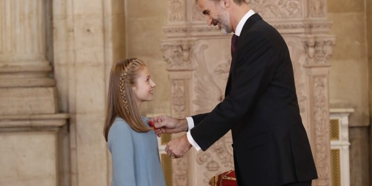 Acto de imposición del Collar de la insigne Orden del Toisón de Oro a Su Alteza Real la Princesa de Asturias