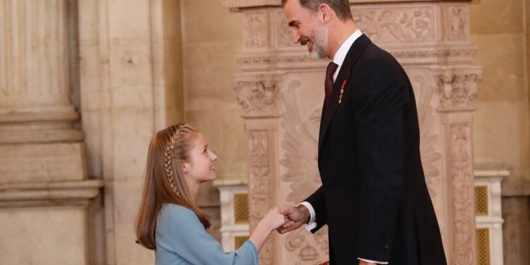 Acto de imposición del Collar de la insigne Orden del Toisón de Oro a Su Alteza Real la Princesa de Asturias