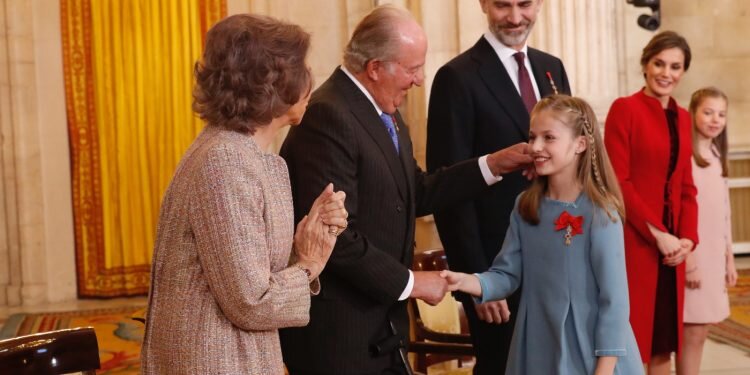 Acto de imposición del Collar de la insigne Orden del Toisón de Oro a Su Alteza Real la Princesa de Asturias