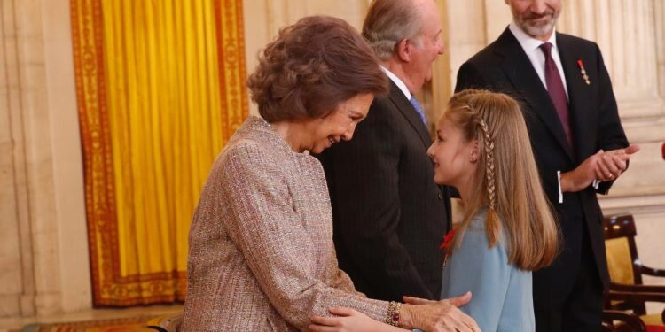 Acto de imposición del Collar de la insigne Orden del Toisón de Oro a Su Alteza Real la Princesa de Asturias