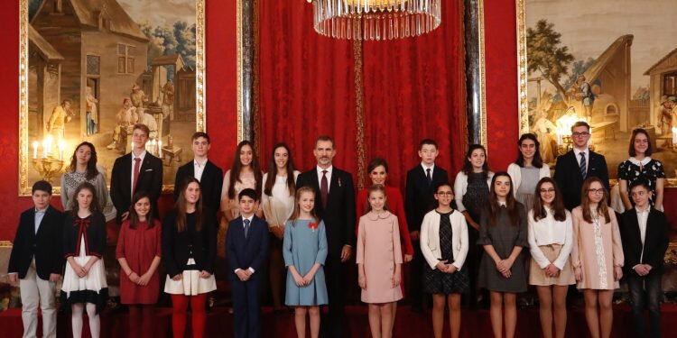 Acto de imposición del Collar de la insigne Orden del Toisón de Oro a Su Alteza Real la Princesa de Asturias