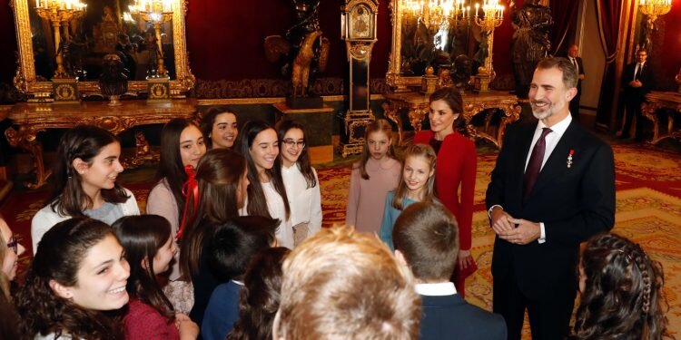 Acto de imposición del Collar de la insigne Orden del Toisón de Oro a Su Alteza Real la Princesa de Asturias