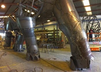 Un espectacular elefante de 15 toneladas presidirá la plaza exterior de BIOPARC Valencia