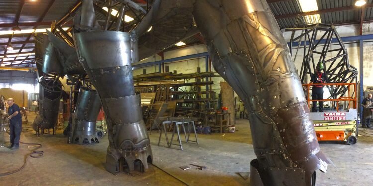 Un espectacular elefante de 15 toneladas presidirá la plaza exterior de BIOPARC Valencia