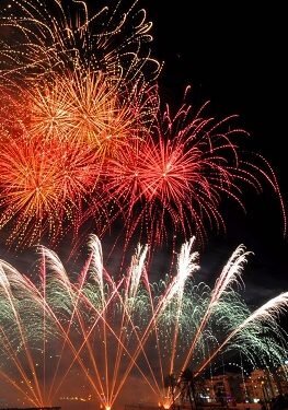 El programa pirotécnico de fallas se inicia con Ricasa y pirotecnia valenciana y tendrá a Reyes Martí como protagonista final
