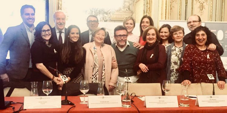 La Falla Palleter planta la Esperanza con su calendario solidario a favor de INCLIVA y la investigación