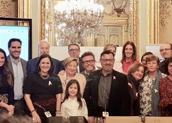 La Falla Palleter planta la Esperanza con su calendario solidario a favor de INCLIVA y la investigación