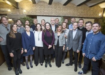 Mónica Otra comparte experiencias con el club Moddos