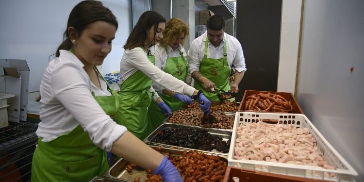 El embutido de Requena se consagra en las manos de chefs valencianos de vanguardia