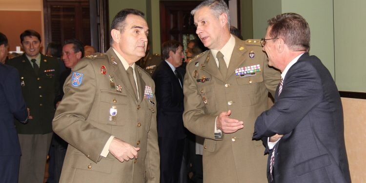 El Colegio Notarial de Valencia reconoce la importante labor realizada por la Notaría Militar en misiones en el exterior