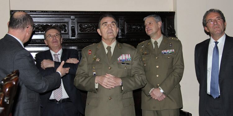 El Colegio Notarial de Valencia reconoce la importante labor realizada por la Notaría Militar en misiones en el exterior