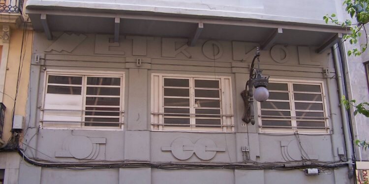 Una ruta que recorre la arquitectura del Ensanche Noble también incluye el Metropol