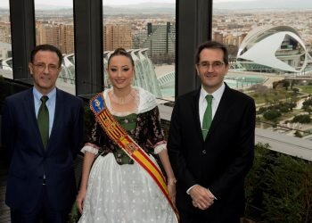 La Fallera Mayor de València visita la sede de Iberdrola en la Comunitat Valenciana