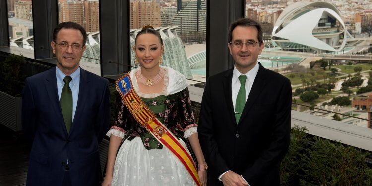 La Fallera Mayor de València visita la sede de Iberdrola en la Comunitat Valenciana