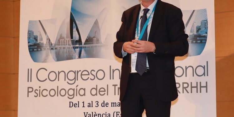 Los psicólogos alertan de que apenas se han producido avances en cuanto a riesgos psicosociales dentro de las empresas