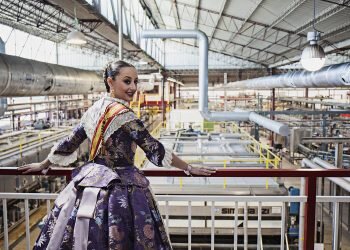 Junta Central Fallera visita las instalaciones de Amstel en Quart de Poblet