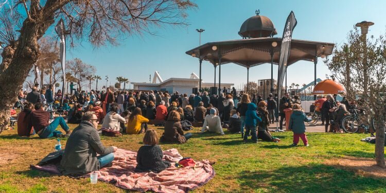 La Pérgola de la Marina de València se llena de música en primavera.