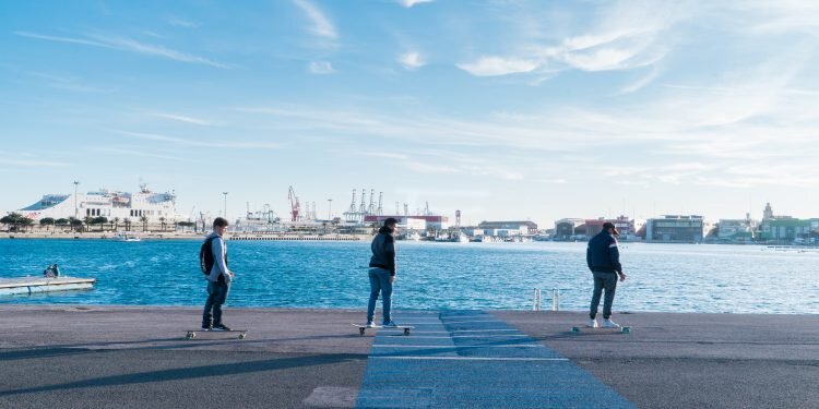 50 adolescentes ayudarán a definir La Marina de València a través de un innovador proyecto educativo