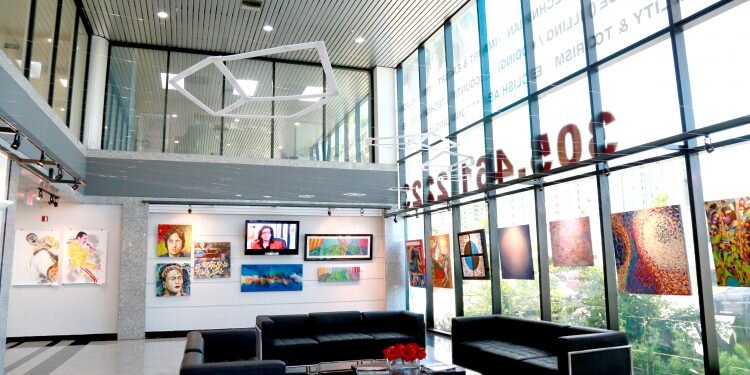 Académicos, maestros, estudiantes y empresarios se reúnen en Miami para debatir sobre innovación, tecnologías y liderazgo en los entornos educativos