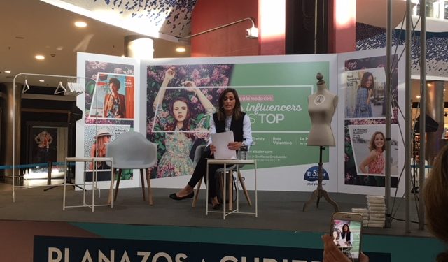 El C.C. el SALER se llena de moda con la influencer Rojo Valentino