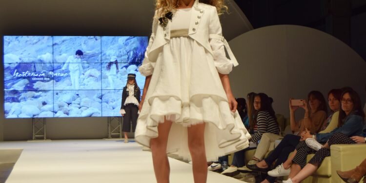 Génesis: el traje marinero para chicas, la nueva propuesta de Hortensia Maeso para 2019