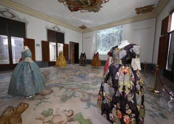 El color, protagonista de la nueva exposición del museo de la seda de Valencia