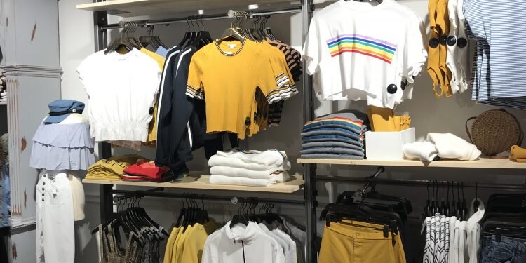 Se inauguró en Valencia, la tienda italiana de moda femenina Subdued