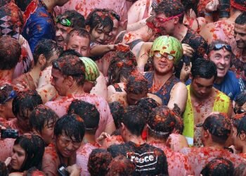 Buñol ofrecerá paquetes turísticos para la Tomatina con estancia y visitas que potencien el turismo local