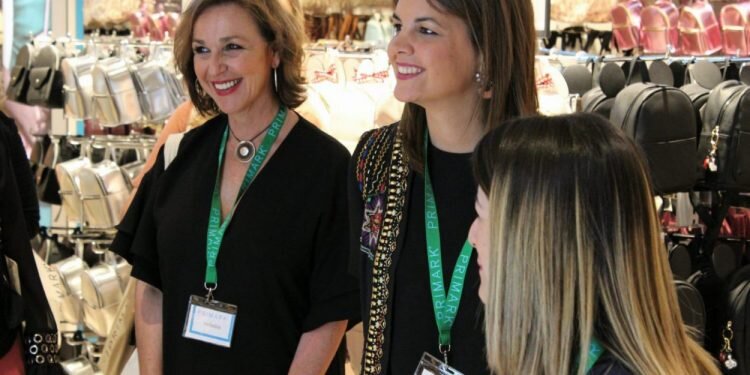 250 personas trabajan desde hoy en Primark Valencia