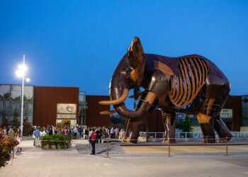 Escipión ya preside la plaza exterior de BIOPARC Valencia