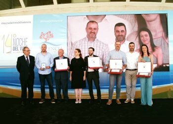 Una treintena de bodegas valencianas presentan sus novedades en la XIV Noche del Vino