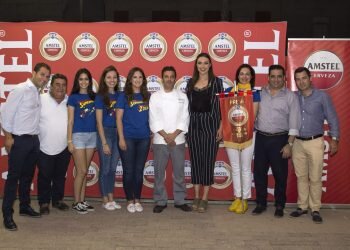 Una Plantà con sabor Estrella Michelin y un concierto de Arkano para reconocer a la comisión ganadora del ‘Premi Amstel Unes Fogueres de Categoria’