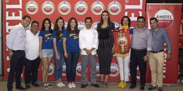 Una Plantà con sabor Estrella Michelin y un concierto de Arkano para reconocer a la comisión ganadora del ‘Premi Amstel Unes Fogueres de Categoria’