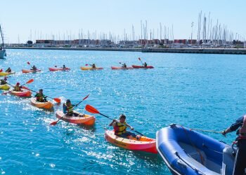 La Marina de València acerca la náutica a los niños y niñas desde sus escuelas de verano