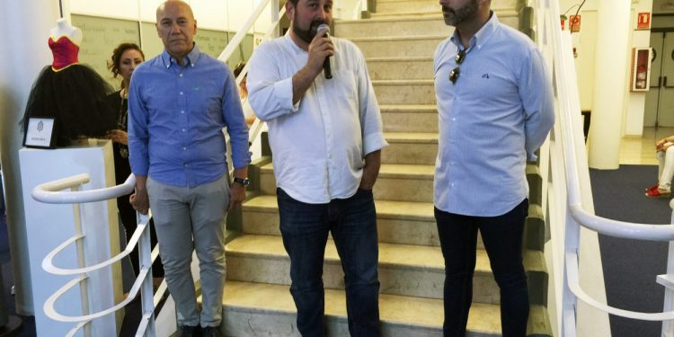 La Escuela de Formación del Gremio Artesano de Sastres y Modistas CV concluye sus cursos e inaugura exposición en el Centro de Artesanía CV