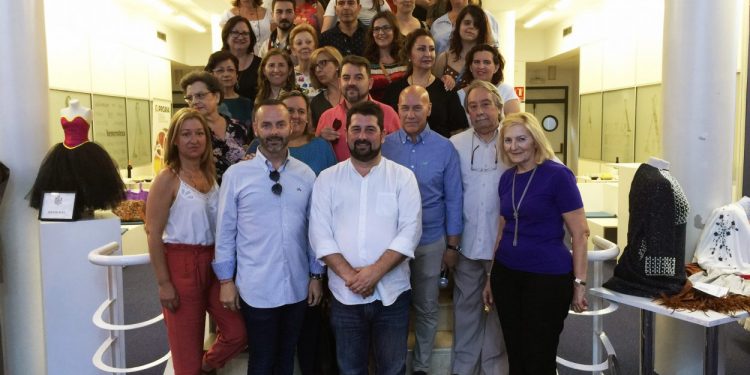 La Escuela de Formación del Gremio Artesano de Sastres y Modistas CV concluye sus cursos e inaugura exposición en el Centro de Artesanía CV