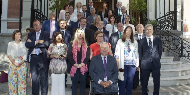 La Escuela de Formación del Gremio Artesano de Sastres y Modistas CV concluye sus cursos e inaugura exposición en el Centro de Artesanía CV