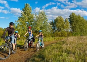 Rutas en bici por la Comunitat: un turismo al alza en busca de las raíces