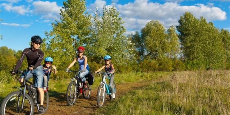 Rutas en bici por la Comunitat: un turismo al alza en busca de las raíces