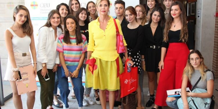 Arranca el Título CEU de Especialista en Comunicación de Moda con Ágatha Ruiz de la Prada