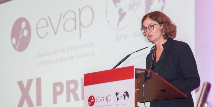 Patricia Campos, Deborah Burks, Marisol Casado y Carlota de Dios reciben los Premios EVAP