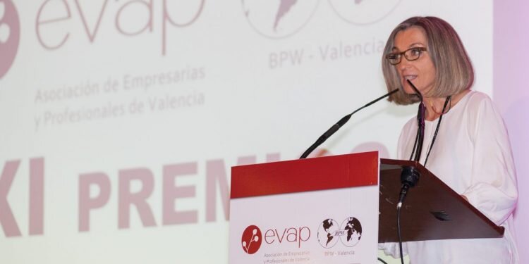 Patricia Campos, Deborah Burks, Marisol Casado y Carlota de Dios reciben los Premios EVAP
