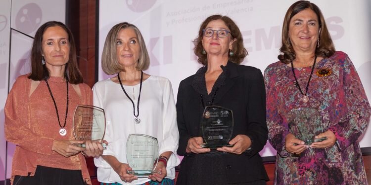Patricia Campos, Deborah Burks, Marisol Casado y Carlota de Dios reciben los Premios EVAP