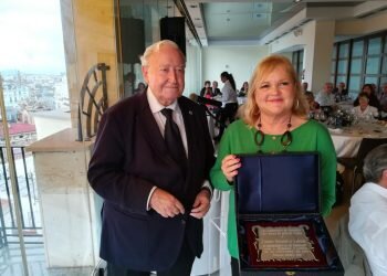 El Ateneo Mercantil recibe el premio de la Asociación de Cronistas del Reino de Valencia
