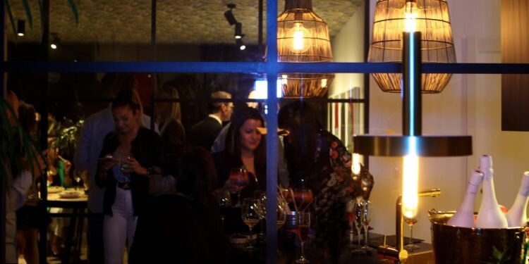 Inauguracion de Hilde Weflen de Costa Weflen en Alicante 